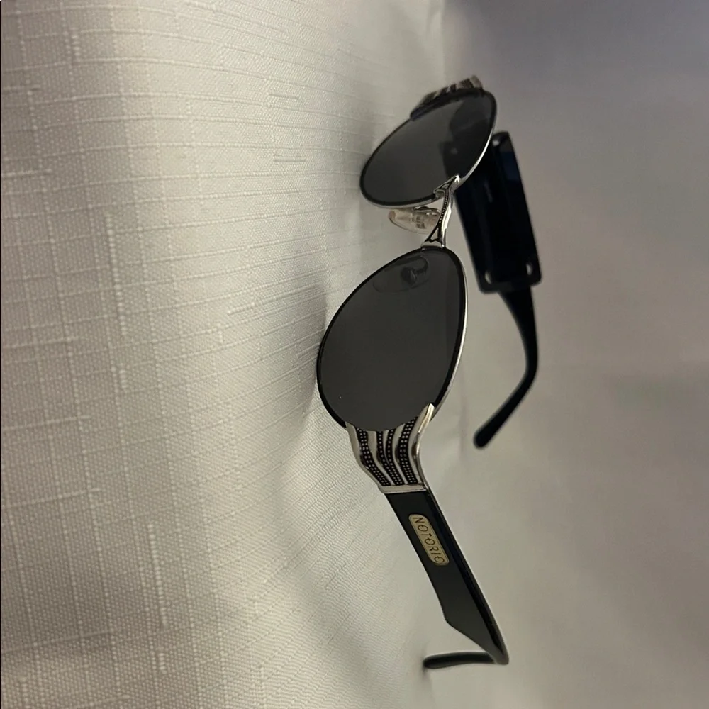Vintage Notorio N128 Stylish Black Oval Sunglasses. New. 100% UV
